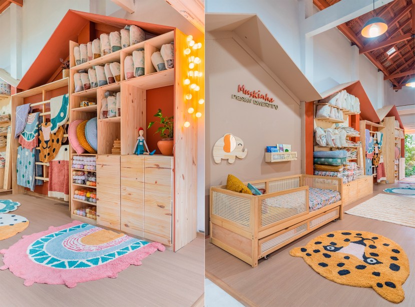A Fantástica Loja da Muskinha, por Juliana Mancini (Mini Noma). A Loja da Muskinha ganhou nova cara por meio do projeto criado por Juliana Mancini, à frente do Mini Noma. Por ser se tratar de um espaço onde as famílias poderão navegar pela variedade de opções de enxovais, acessórios e mobiliário da marca que estão à pronta entrega, a arquiteta criou soluções que visam o conforto e acolhimento, com o intuito de mostrar como pequenas mudanças podem modificar o nosso universo, transformando tudo a nossa volta. “A redução do pé direito por meio de geometrias simples trouxe à Fantástica Loja da Muskinha uma atmosfera lúdica que visa a organização e visibilidade dos móveis e peças, garantindo uma exposição mais agradável e aconchegante às famílias”, ressalta Juliana Mancini. A Fantástica Loja da Muskinha, por Juliana Mancini (Mini Noma). A Loja da Muskinha ganhou nova cara por meio do projeto criado por Juliana Mancini, à frente do Mini Noma. Por ser se tratar de um espaço onde as famílias poderão navegar pela variedade de opções de enxovais, acessórios e mobiliário da marca que estão à pronta entrega, a arquiteta criou soluções que visam o conforto e acolhimento, com o intuito de mostrar como pequenas mudanças podem modificar o nosso universo, transformando tudo a nossa volta. “A redução do pé direito por meio de geometrias simples trouxe à Fantástica Loja da Muskinha uma atmosfera lúdica que visa a organização e visibilidade dos móveis e peças, garantindo uma exposição mais agradável e aconchegante às famílias”, ressalta Juliana Mancini.