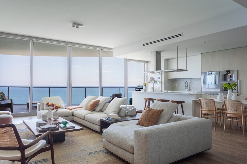 Apê de 260m² tem vista deslumbrante e estilo contemporâneo casual