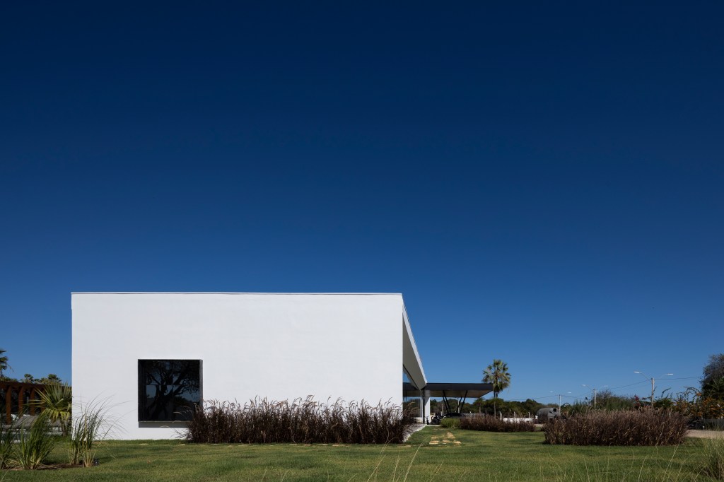 Fachada; fachada de casa branca