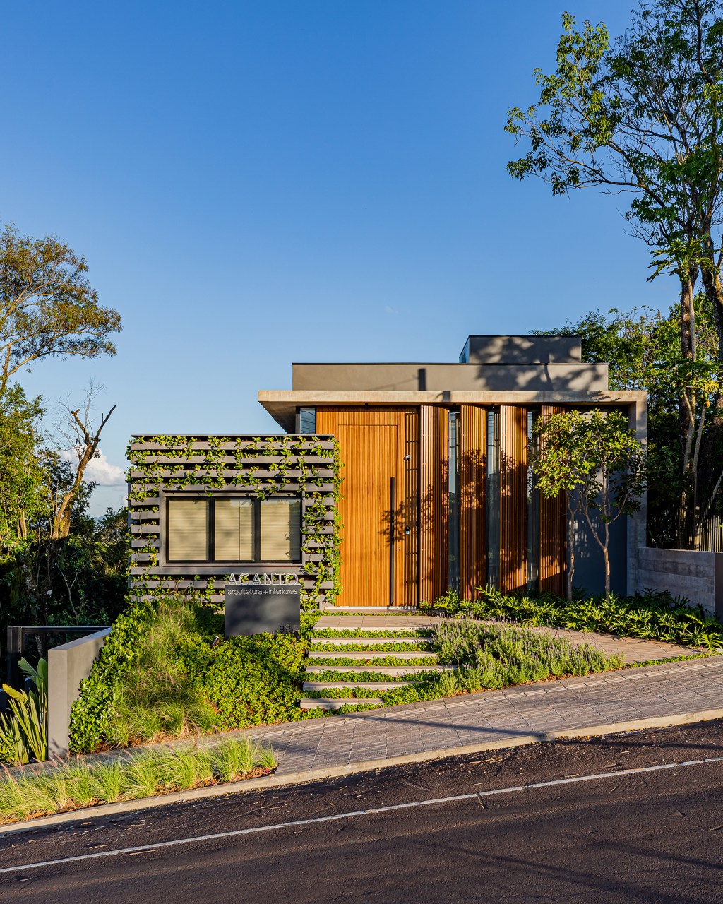 Escritório arquitetura sede cara casa campo Acanto Arquitetura decoração madeira fachada jardim paisagismo madeira