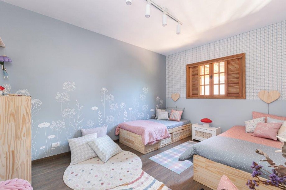 Assinado por Amanda Chatah, sócia fundadora da Muskinha Design Divertido e designer, em colaboração com as arquitetas Clara Damasceno e Nayara Felix, da Mini Risca Arquitetura Infantil e da decoradora Carolina Alves, da Sheppy. Assinado por Amanda Chatah, sócia fundadora da Muskinha Design Divertido e designer, em colaboração com as arquitetas Clara Damasceno e Nayara Felix, da Mini Risca Arquitetura Infantil e da decoradora Carolina Alves, da Sheppy.