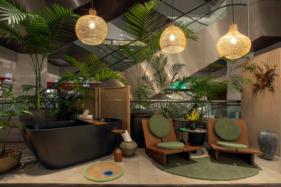 Paulo Sabiá. O conceito do meu projeto é uma área de relaxamento e traz o uso da natureza, com diversas texturas, materiais naturais e vegetação, inspirado no "banho de floresta" (shinrin-yoku). Shinrin-yoku é um exercício japonês que serve tanto como tratamento para o estresse da vida moderna (sobretudo no pós-pandemia), quanto como reconexão com a floresta, o que desperta naturalmente nas pessoas a necessidade de preservação do meio ambiente.