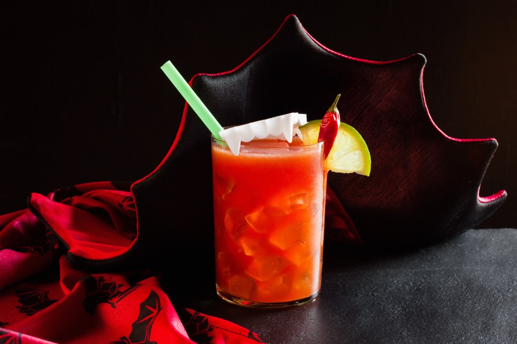 Halloween: aprenda a fazer o drink do Drácula