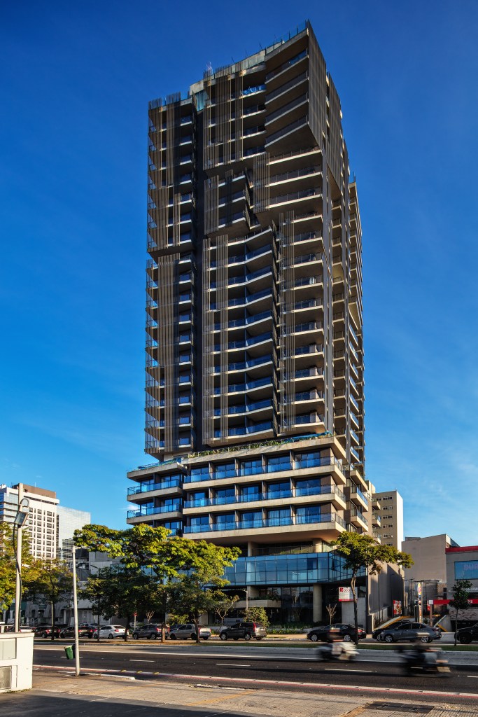 SPBR Arquitetos assina edifício com 20 mil m² e 220 apartamentos. Projeto de SPBR. Na foto, vista da fachada.