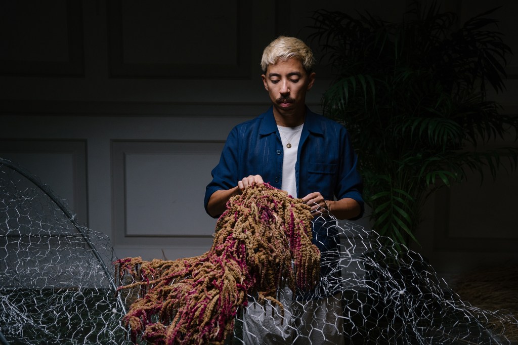 Nathan Kunigami expõe instalações inspiradas em ikebana em Portugal